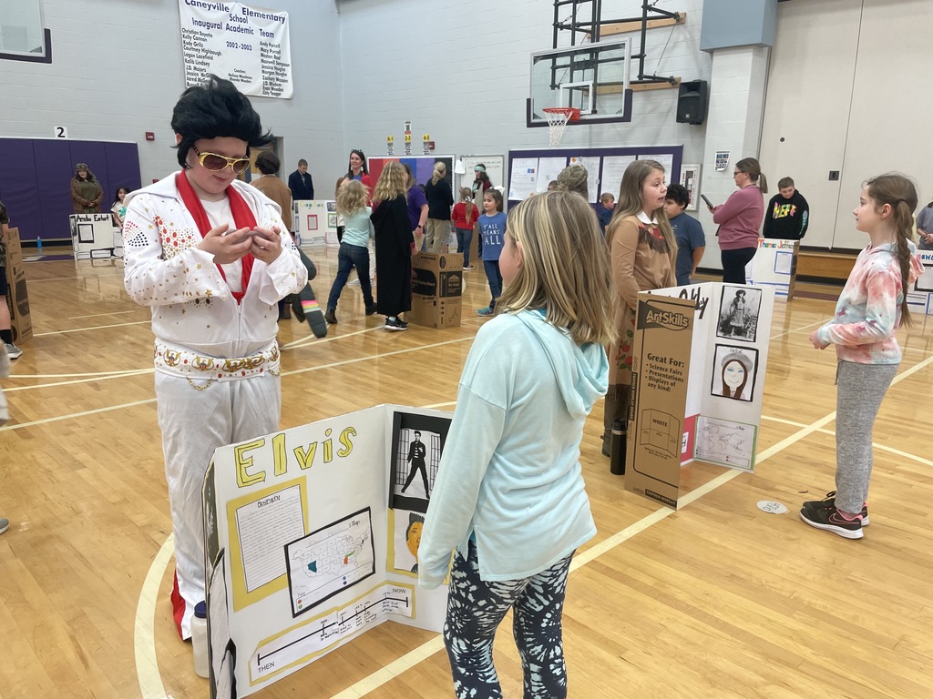 Caneyville Wax Museum - boy dress like Elvis talking to girl 